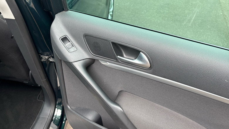 Volkswagen Tiguan 2.0 TDi BlueMotion Tech Match 5dr [2WD] Diesel Estate